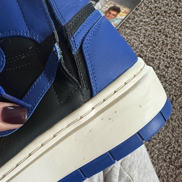 Women’s Jordan’s 7.5 - Picture 2 of 3